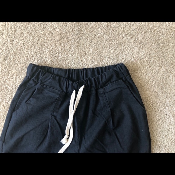 Black drawstring Capris - Picture 2 of 4